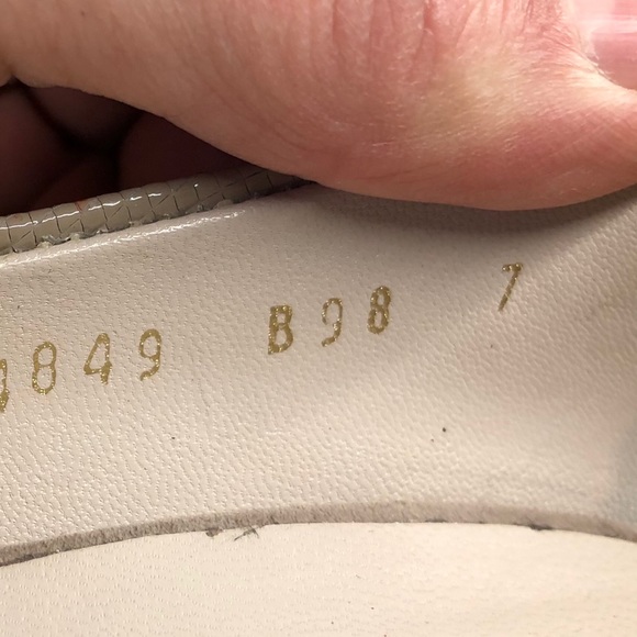 Salvador Ferragamo peep toe bow nude pumps size 7 - Picture 8 of 9